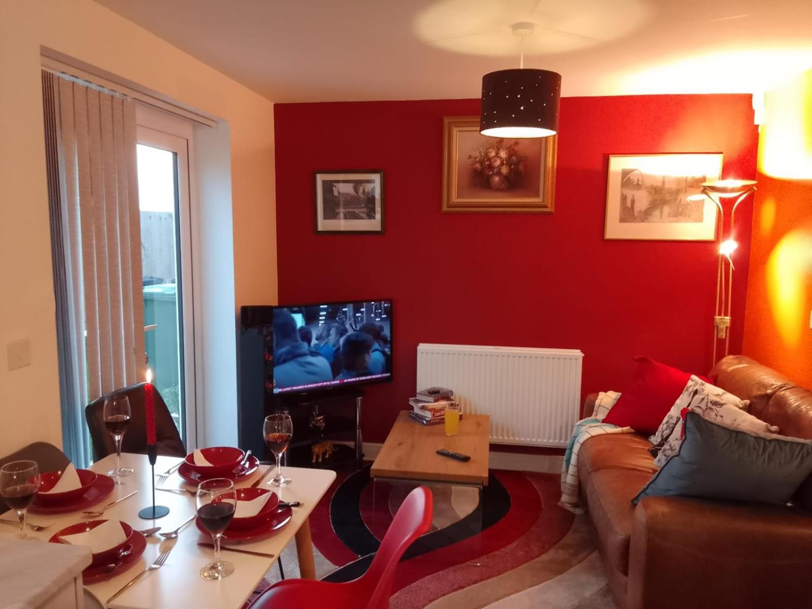Cosy Stay In Walsall By Ideal Home Bloxwich エクステリア 写真