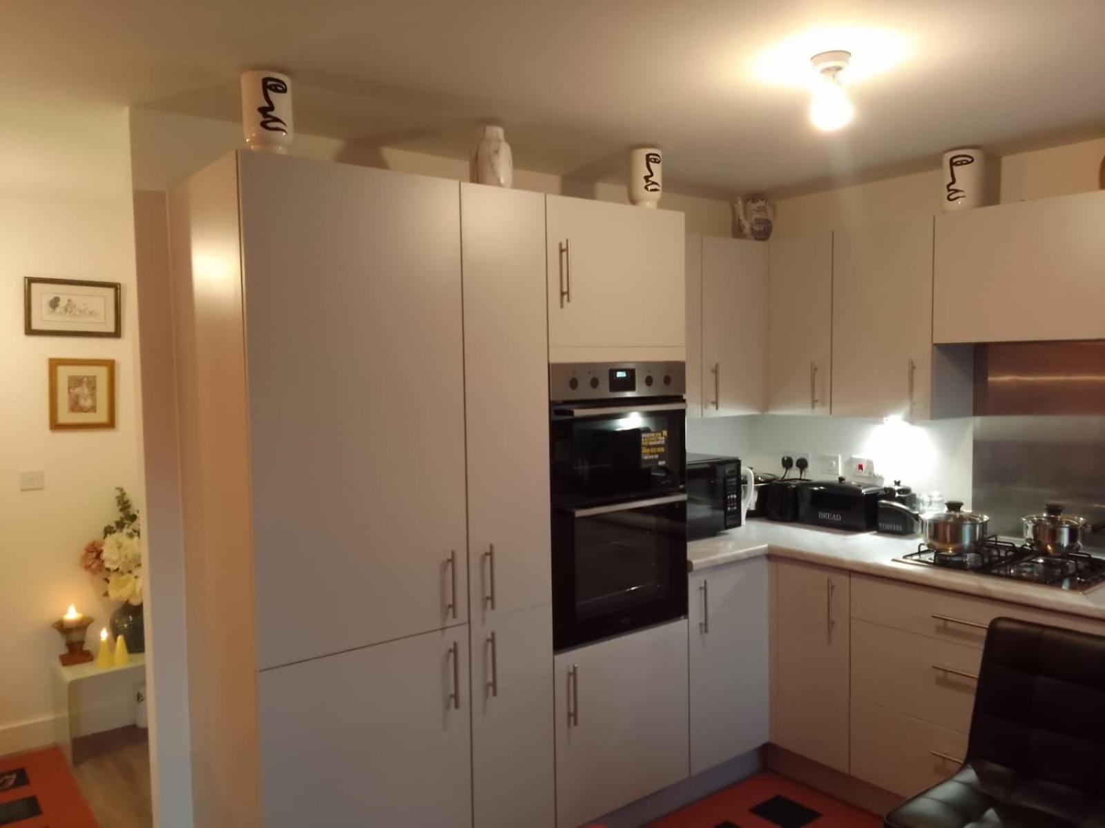 Cosy Stay In Walsall By Ideal Home Bloxwich エクステリア 写真