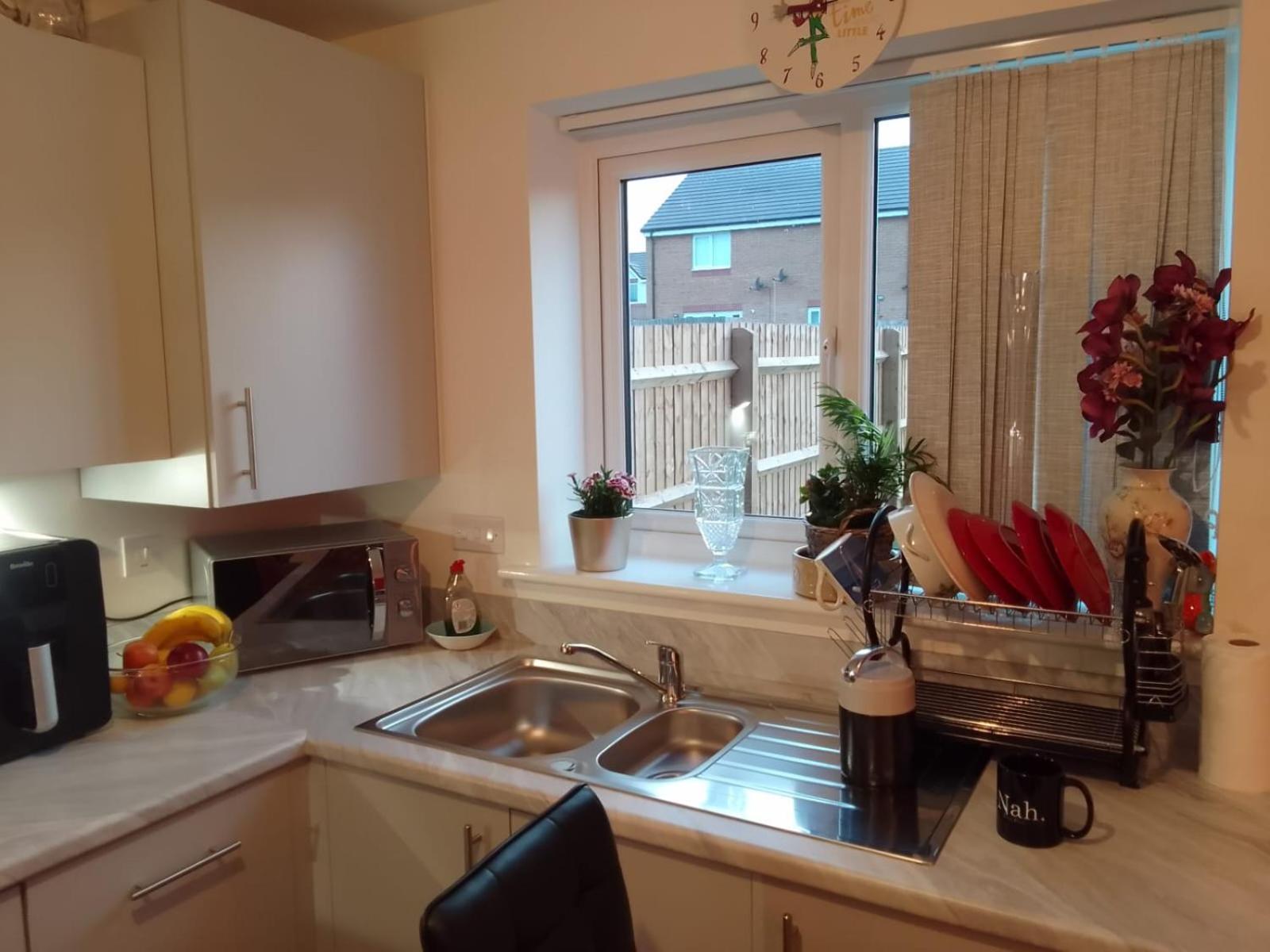 Cosy Stay In Walsall By Ideal Home Bloxwich エクステリア 写真