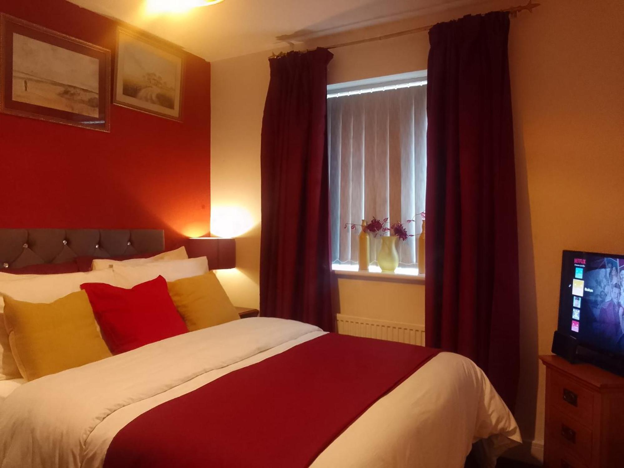 Cosy Stay In Walsall By Ideal Home Bloxwich エクステリア 写真