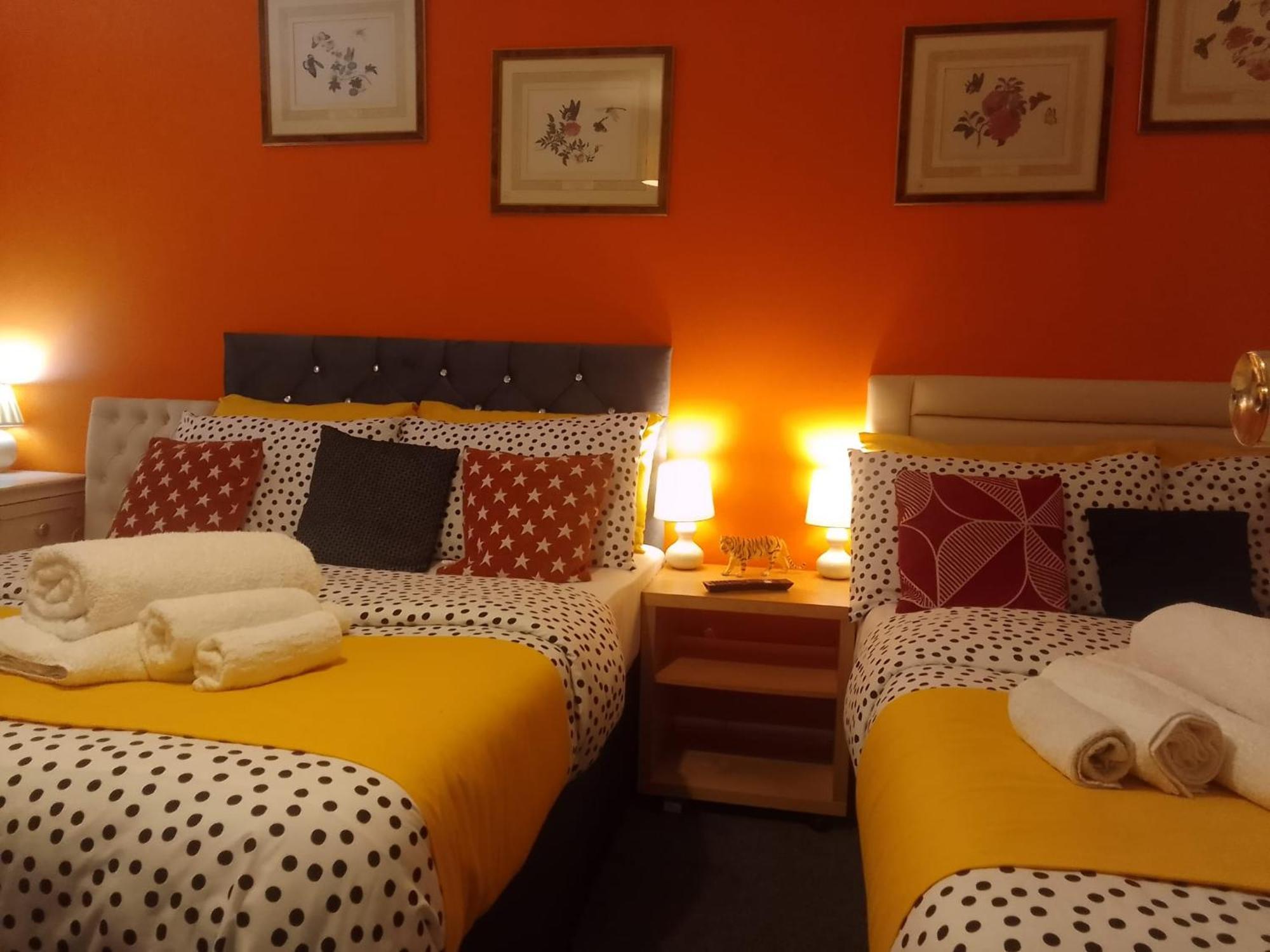 Cosy Stay In Walsall By Ideal Home Bloxwich エクステリア 写真