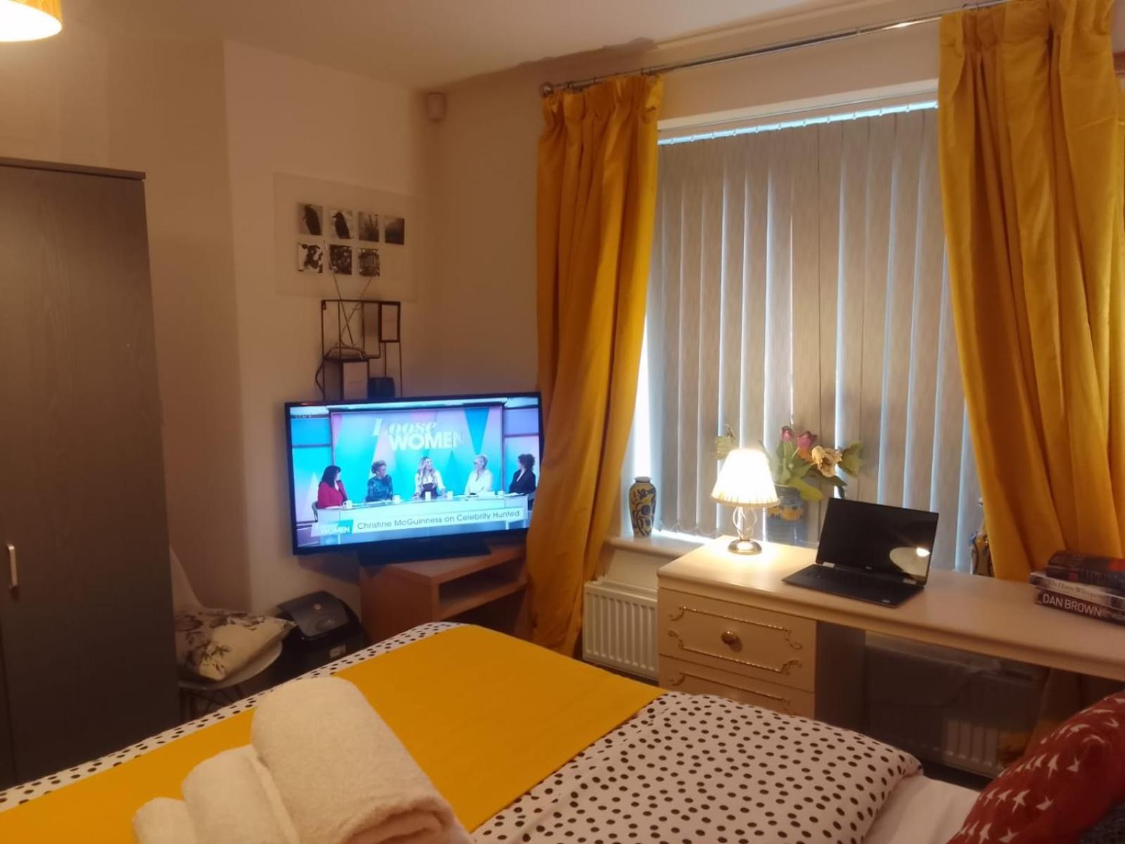 Cosy Stay In Walsall By Ideal Home Bloxwich エクステリア 写真