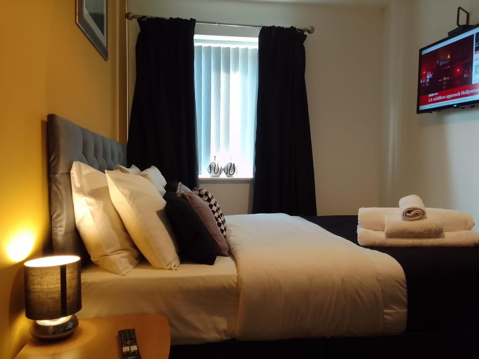 Cosy Stay In Walsall By Ideal Home Bloxwich エクステリア 写真