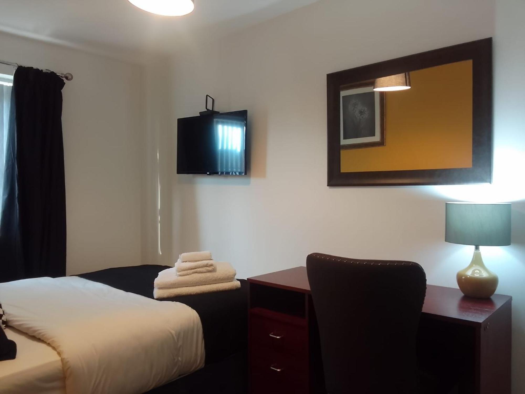 Cosy Stay In Walsall By Ideal Home Bloxwich エクステリア 写真