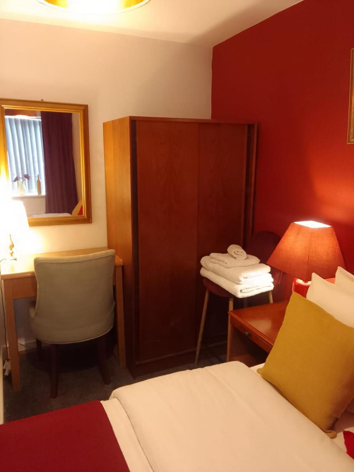 Cosy Stay In Walsall By Ideal Home Bloxwich エクステリア 写真