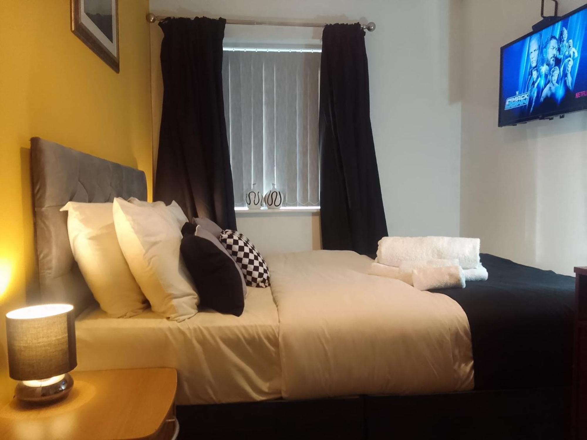 Cosy Stay In Walsall By Ideal Home Bloxwich エクステリア 写真